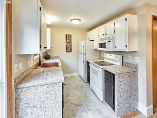 Photo #5: 20224234 Listing