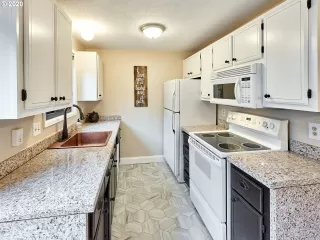 Photo #6: 20224234 Listing