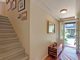 Photo #4: 20224555 Listing