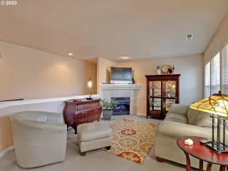 Photo #5: 20224555 Listing