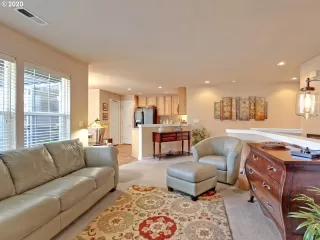 Photo #6: 20224555 Listing