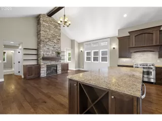 Photo #6: 20224635 Listing