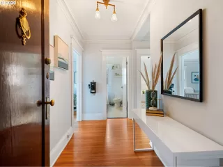 Photo #5: 20224814 Listing