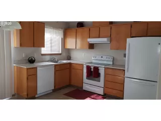 Photo #5: 20225126 Listing