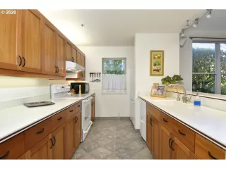 Photo #3: 20226135 Listing 