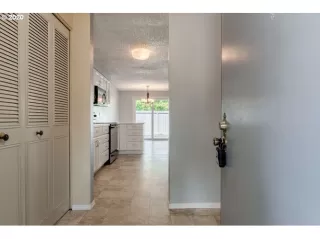 Photo #4: 20226853 Listing