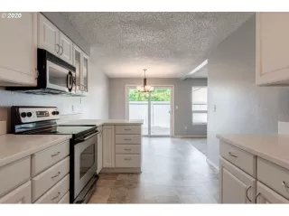 Photo #5: 20226853 Listing