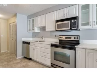 Photo #6: 20226853 Listing