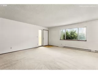 Photo #4: 20227133 Listing