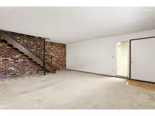 Photo #5: 20227133 Listing