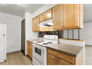 Photo #6: 20227133 Listing