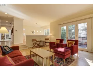 Photo #5: 20227178 Listing