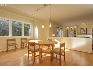 Photo #6: 20227178 Listing