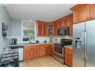 Photo #5: 20227898 Listing