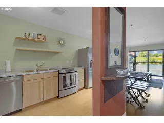 Photo #6: 20228549 Listing 