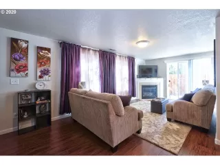 Photo #5: 20228640 Listing