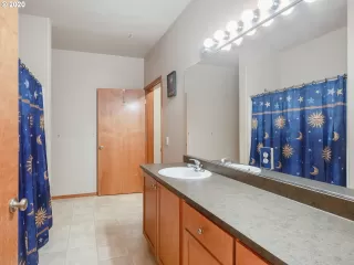 Photo #6: 20228806 Listing