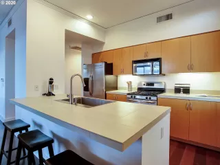 Photo #5: 20228996 Listing