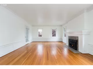 Photo #5: 20229439 Listing