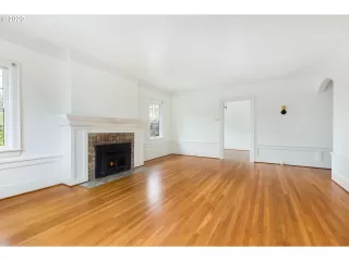 Photo #6: 20229439 Listing