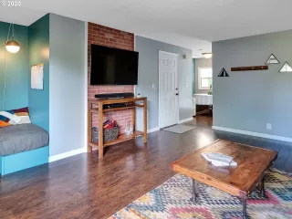 Photo #5: 20229573 Listing