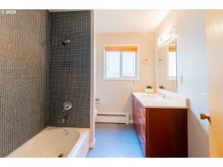 Photo #4: 20230262 Listing 
