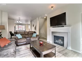 Photo #4: 20232024 Listing 