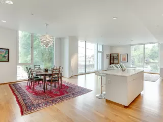 Photo #4: 20232342 Listing 