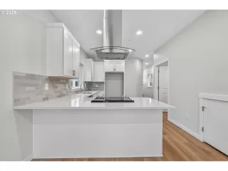 Photo #4: 202324057 Listing 