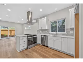 Photo #6: 202324057 Listing 