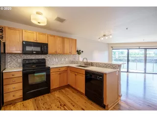 Photo #2: 20232463 Listing 