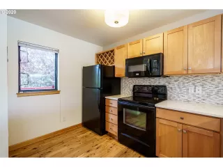 Photo #3: 20232463 Listing 