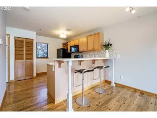 Photo #5: 20232463 Listing 