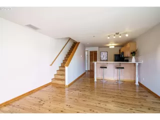 Photo #6: 20232463 Listing 