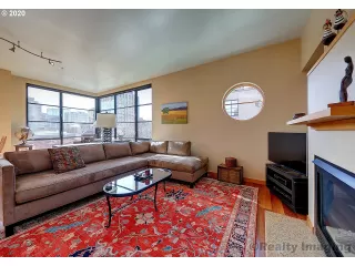 Photo #5: 20232473 Listing 