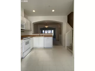 Photo #2: 20233145 Listing