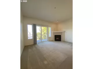 Photo #5: 20233145 Listing