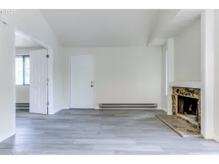 Photo #2: 20233490 Listing 
