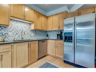 Photo #5: 20233576 Listing