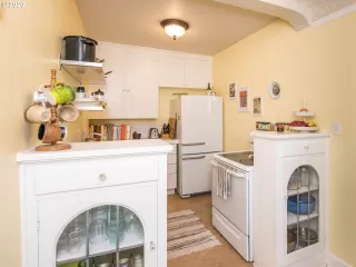 Photo #4: 20233628 Listing