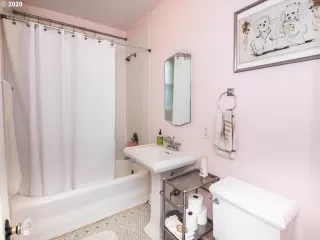 Photo #5: 20233628 Listing