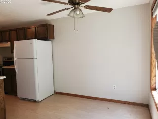 Photo #4: 20233996 Listing