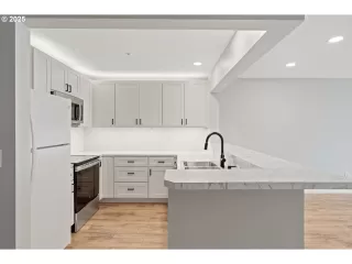 Photo #6: 202343045 Listing