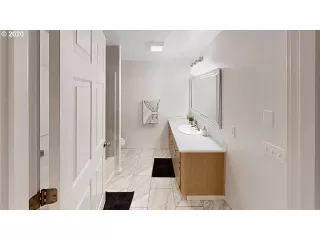 Photo #4: 20234461 Listing