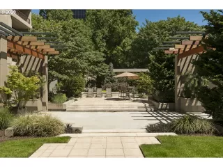 Photo #4: 20235044 Listing