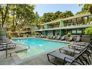 Photo #5: 20235044 Listing