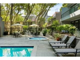 Photo #6: 20235044 Listing