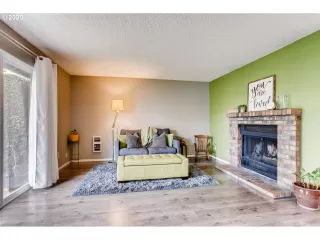 Photo #2: 20235623 Listing