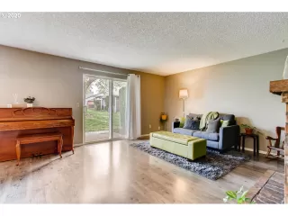 Photo #4: 20235623 Listing