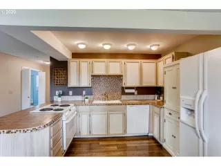 Photo #6: 20235623 Listing